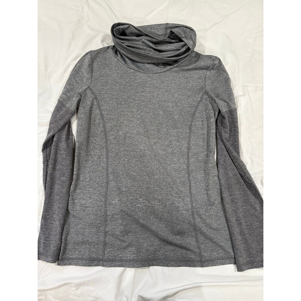 Danskin Now Dri More Fitted Turtleneck Gray Long Sleeve Athletic Shirt Medium
